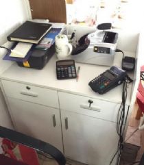 闲置办公设备转让 品质展示柜与全套办公用品，助力创业商机